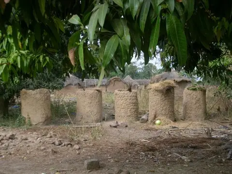 Gborise dɩ̃ɩna wanyɛ  -  Greniers et fours dogosse